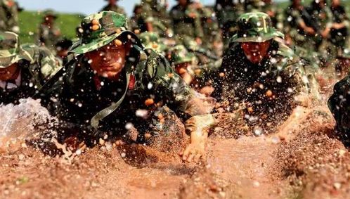 与力量因为它们要救民于水火总是泥泞粗糙,伤痕累累军人的双手他们,就