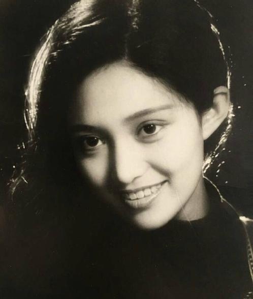 原来关晓彤室友盛蕙子火是有道理的,看来确实没整容