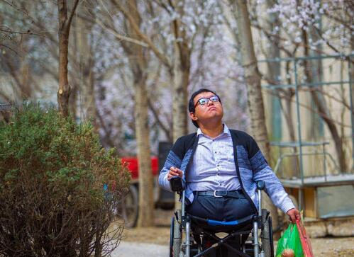 直击一位9岁失去双腿,无腿农村男的"改命之路"