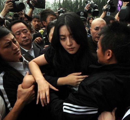 范冰冰尴尬柳岩淡定 揭女星遭遇咸猪手瞬间