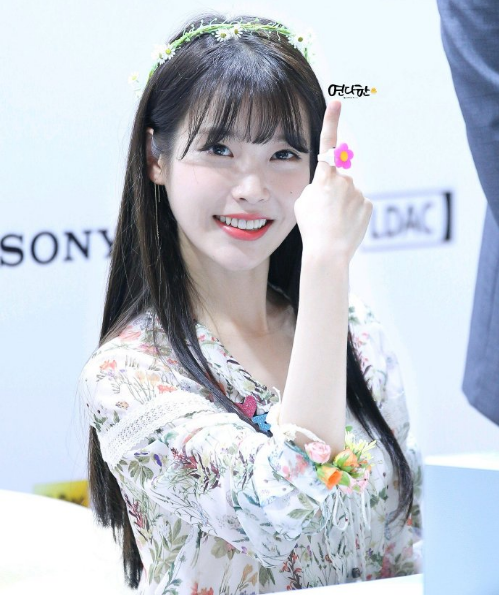 iu花仙子造型,空气刘海更显清新俏皮,颜值爆击