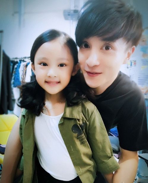 7岁张婉儿拍性感写真惹争议,网友喊话薛之谦:管管你"女儿!