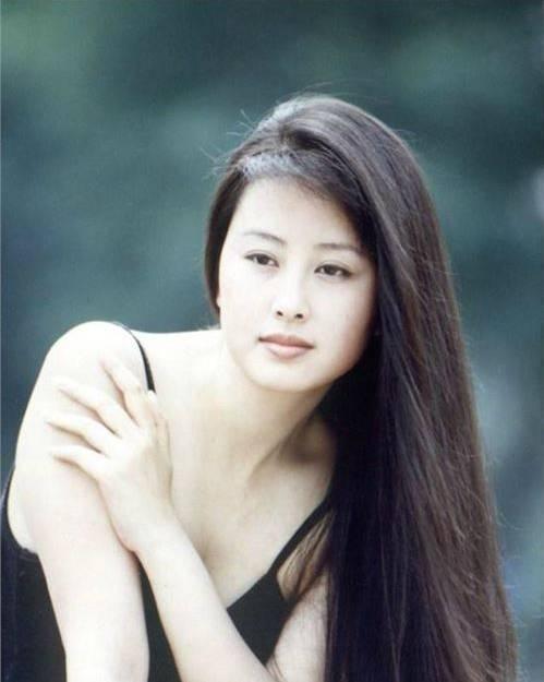 曾红极一时, 隐退皈依佛门后却周游世界享受时光