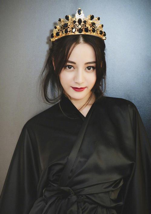 可霸气可卖萌的迪丽热巴,在助理面前怂了