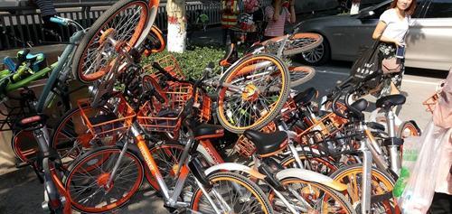 共享单车乱象丛生 北京暂停共享单车新增投放