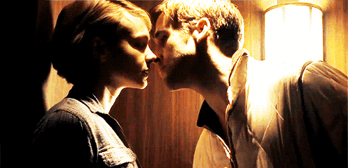 有没有感受下情愫的悸动这部电影不仅关乎车辆,还夹杂着爱情的成分,男