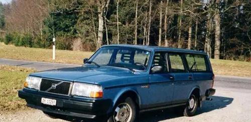 The Inheritance of Nordic Luxury Sports —— Volvo S60