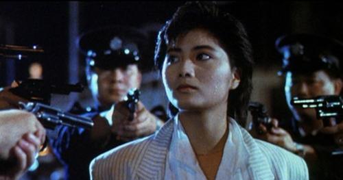 随后进入香港发展,接替杨紫琼出演电影《皇家师姐3:雌雄大盗》,她不负