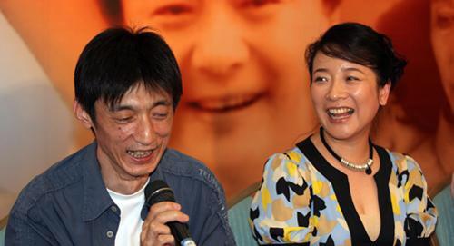 49岁陈小艺全家照,老公是个导演,儿子帅气,却被爆出轨小鲜肉!