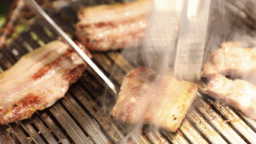 万达惊现超浪漫告白花墙!肉香四溢的烤肉界大哥大请全城情侣约会啦!