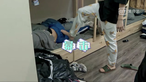 justin脚踩范丞丞帽子朱正廷用脚叫醒他范丞丞现最大尺度