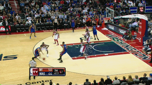 跳的高也没用,小林子超级打板过沃尔,冲起来就是暴扣当年的三分太随意