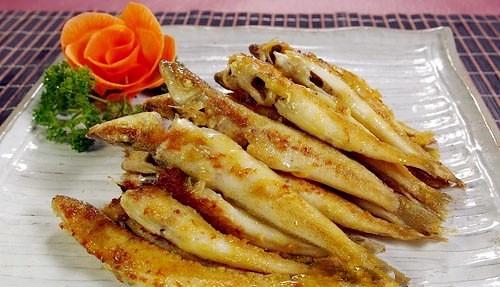 香煎沙尖鱼做法,简单几步,选购新鲜沙尖鱼特别重要!