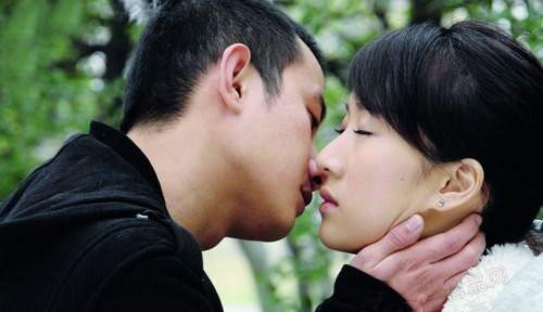 她说你离过婚,不要再来找我,我却在商场里碰到她挽着老男人的手