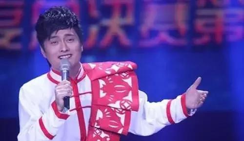 因《星光大道》出名,正能量歌手,成名后与妻子