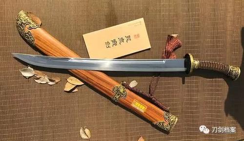 清代的制式军刀包括:顺刀,窝刀,札刀,朴刀,斩马刀等.