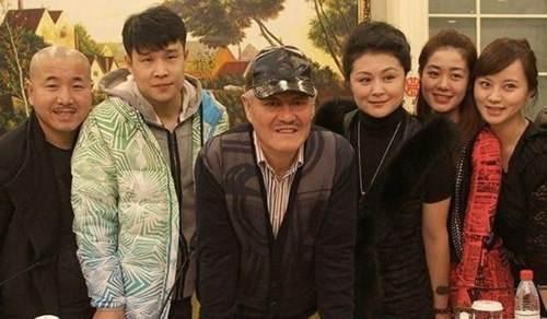 赵本山搭档李大美去世, 豪哥发文悼念! 网友: 赵本山该放权了