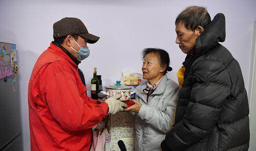 十二年的坚持:上海华东医院助老爱心餐暖人心