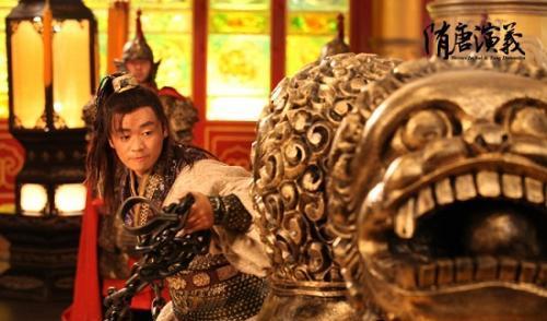 共重八百斤,于晋阳宫金殿之上同大隋天宝大将宇文成都比力比武,力举