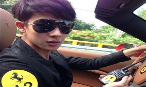 长得帅又有钱,深圳校草老爸是潮汕首富,法拉利满足不了他欲望了