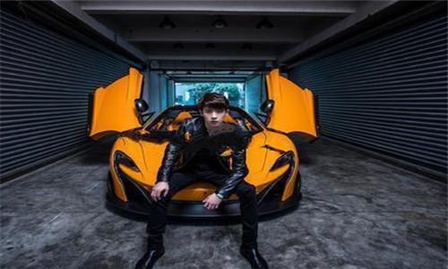 长得帅又有钱,深圳校草老爸是潮汕首富,法拉利满足不了他欲望了