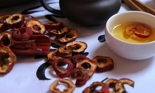 山楂和什么泡水喝降血压 降血压用它们泡