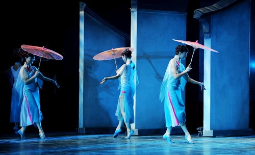 2007年春晚舞蹈:《小城雨巷》讲到春晚小品,如果不提到赵丽蓉老师