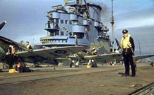 有的在航空母舰上,有的在战列舰上,还有的在巡洋舰和驱逐舰上,分别