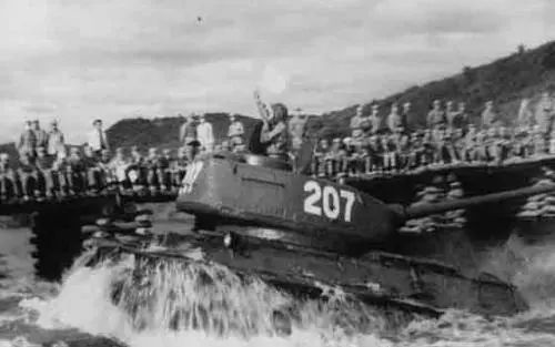 高乐、富勒、图哈切夫斯基、古德里安,先知都