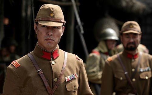 丁军饰演的日军少佐小林荣男堪称是一个不折不扣的大反派,而值得一提