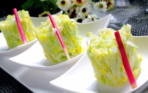 精选三道白菜做法:芥末白菜墩,肥肠烧白菜,凉拌白菜心