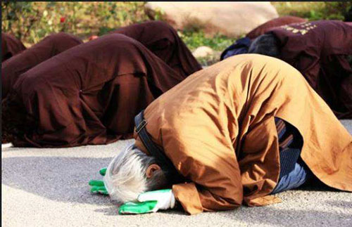 佛前上香为何三炷香,三叩首