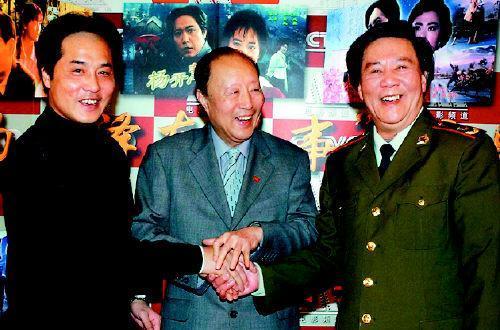 他是演毛主席最像的特型演员, 也是首批“文职将军”享受副军待遇|文职|特型演员|古月_新浪新闻