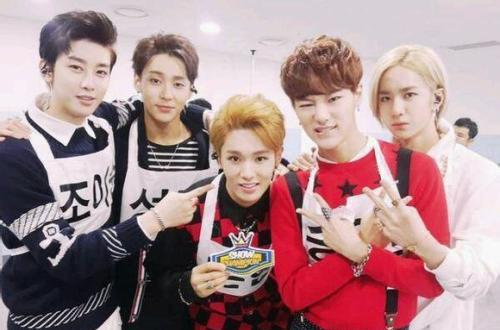 明星有多赚钱?十八线艺人年收入过千万,怪不得