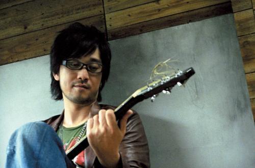 他情歌不输张信哲,曾因病隐退,如今出席《蒙面