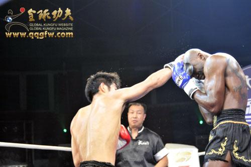 在2005年,洪光的一位同学报名参加了武林风,但是因为有事退出了,所以