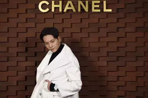 代言只要六大蓝血八大红血,胡一天真的这么想