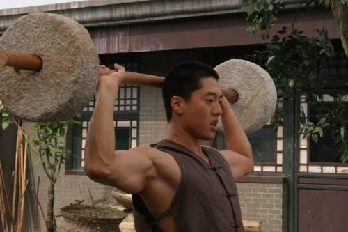 第八十集中客串"凌腾云一"《跤王》中体型彪悍的山东大汉"刘学栋"