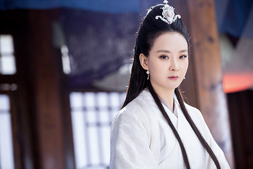 王艳《花谢花飞》角色亮眼 素手医仙助剧情反转