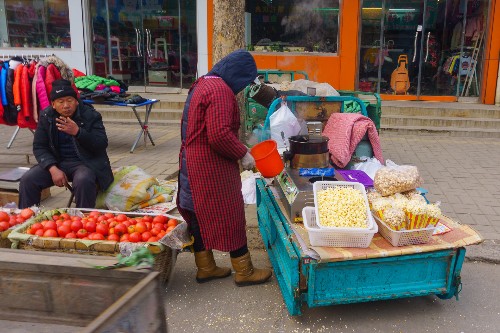 济南郭店大集上再现老式爆米花,嘭的一声,勾起满满的儿时回忆