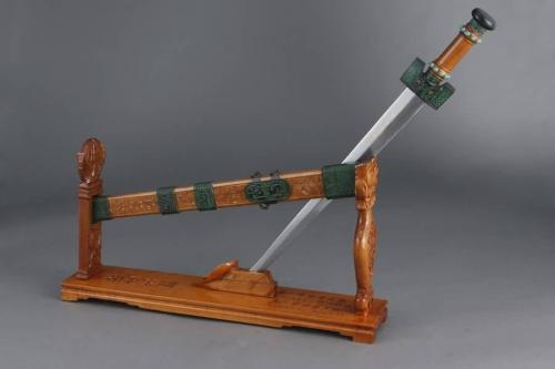 史籍中载有的墨阳剑的作坊,应位于当今铁山的南边,洪河的北边,因为