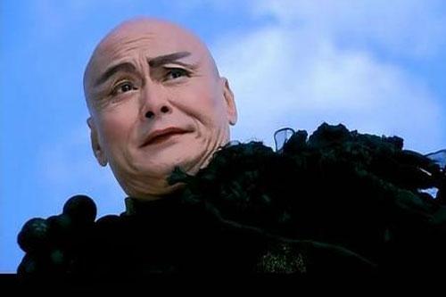 刘家辉,这个名字对于年轻观众来说或许并不熟悉,但看到亦庄亦谐的那张