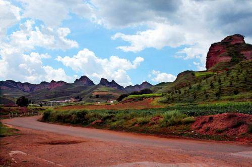 海原县李俊乡有个神秘的金佛沟