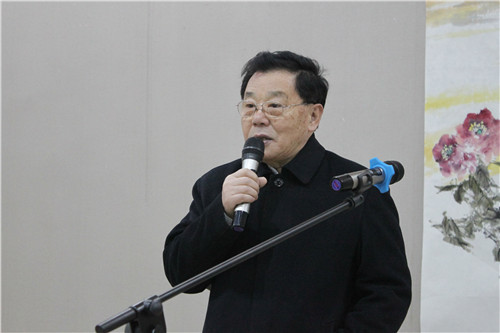 向中国书画院画家韩湘亭表示祝贺,郑州书画艺术研究院院长苏蔚在讲话