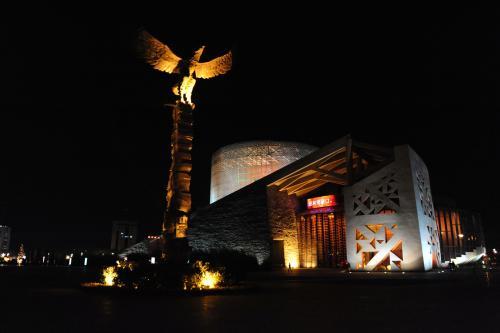 四川著名地标性建筑西昌火把广场是一种原始的图腾崇拜