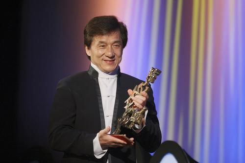 原来成龙还有个干女儿李连杰宠她成龙惯她怪不得小龙女不受宠