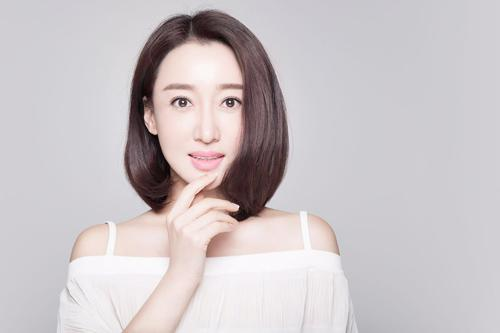 她是冯巩最美的徒弟,却因运气不佳多次成春晚备胎,如今豪车傍身