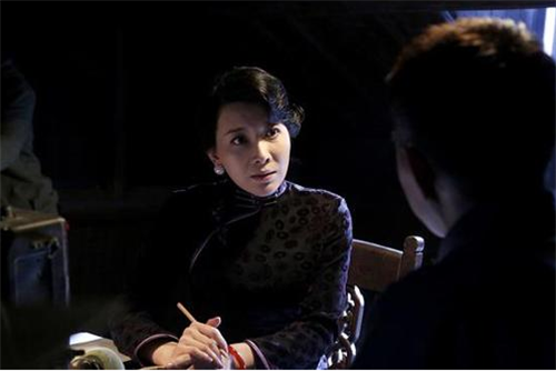 《我的前半生》,她在剧中饰演了一位商场女强人"苏曼殊",由于戏中的她