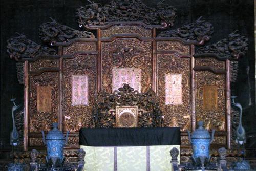 历史:史上最惜命的皇帝,竟在乾清宫摆27张床!