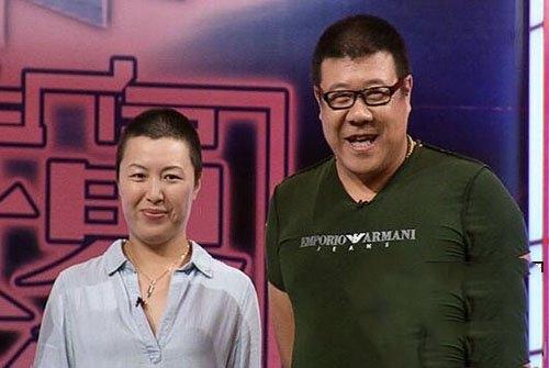 秦卫东和儿子相处的非常好,他和前两任太太分别有一个儿子,现任太太